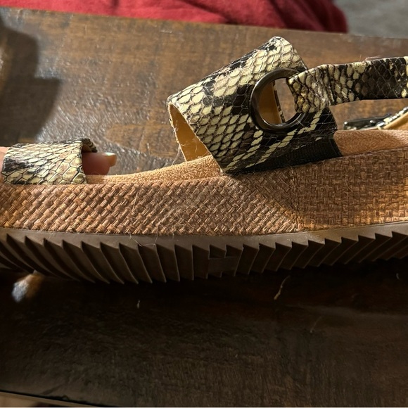 Vionic sandals - Picture 3 of 3